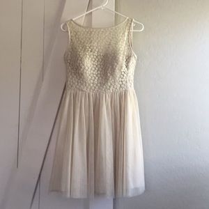 Elegant beige aqua dresses size 8